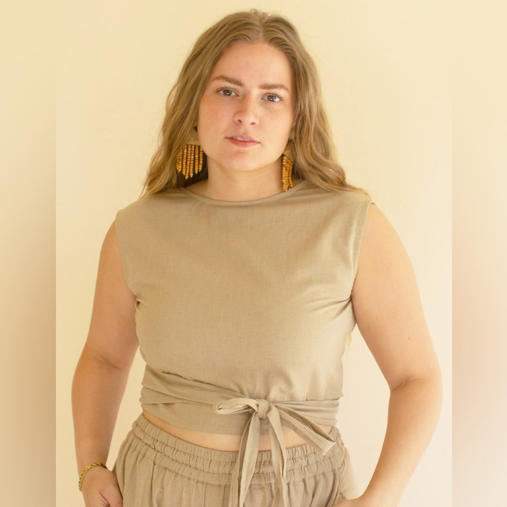 Sleeveless Tie-Waist Crop Top in Oatmeal NWT